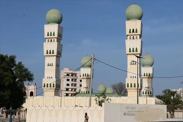 Senegal'de kaldırılan toplu ibadet yasağına rağmen dini otoriteler camileri açmayacak