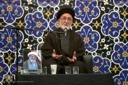 لم أعرف مدافعا عن الإسلام أفضل من آیة الله 