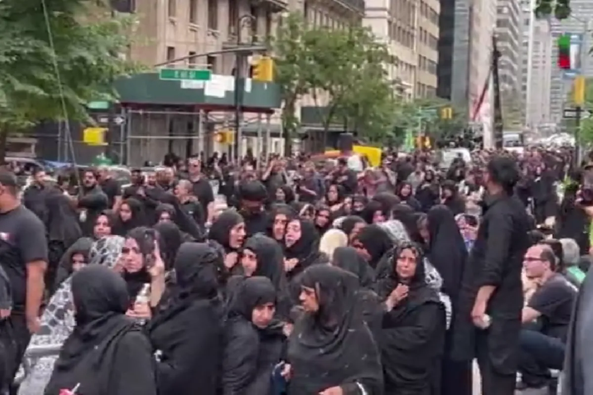 Waislamu wa Madhehebu ya  Shia katika maombolezo ya Muharram mitaa ya New York (+Video)