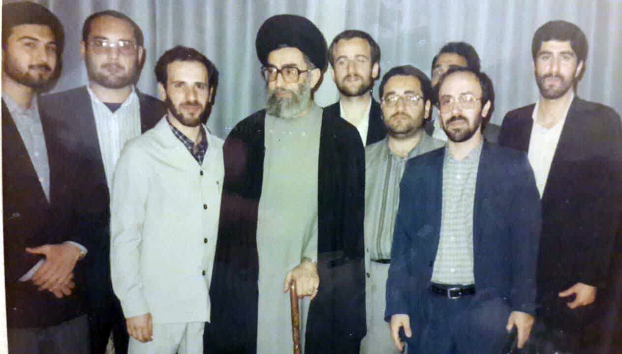 روایتی از نگاه هنرمندانه رهبر شهید به قرآن و خوشنویسی روایتی از نگاه هنرمندانه رهبر شهید به قرآن و خوشنویسی