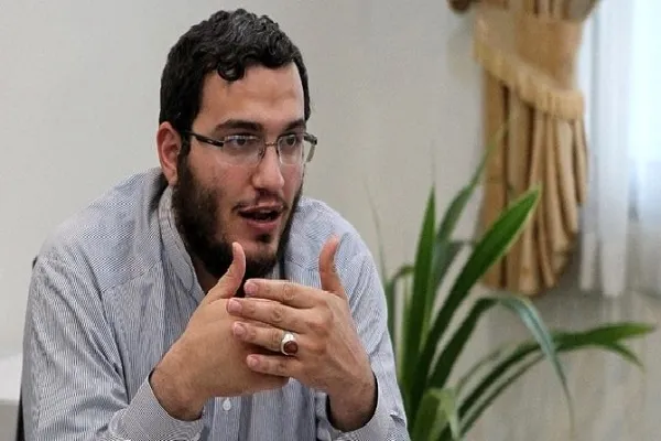 مسئولیت حوزه هنری، مردمی کردن هنر انقلاب است