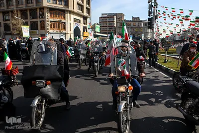 متفاوت ترین راهپیمایی ۲۲ بهمن قرن-
میدان فردوسی