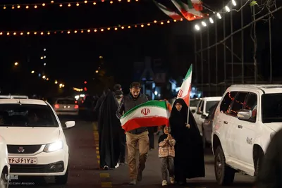پای کار انقلاب