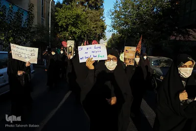 تجمع اعتراضی شهروندان تهرانی مقابل سفارت فرانسه