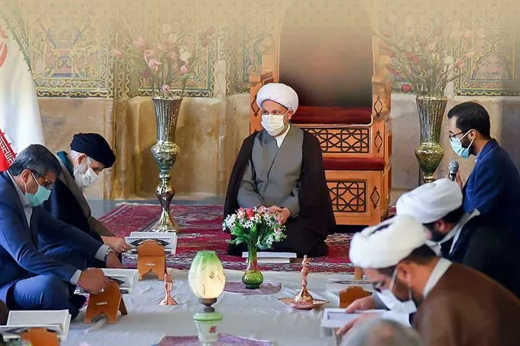جلسات جزءخوانی و تفسیر قرآن در مسجد نصیرالملک شیراز