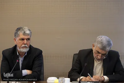 عبدالهادی فقهی زاده و سید عباس صالحی در نشست شورای سیاست‌گذاری پانزدهمین دوره همایش بانوان قرآن‌پژوه