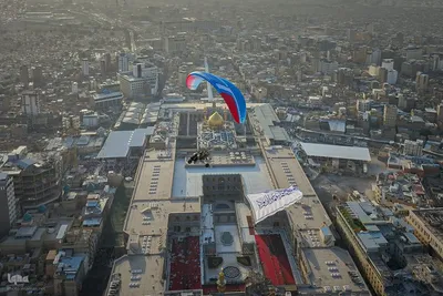 اهتزاز پرچم ولایت بر فراز حرم حضرت علی (ع)