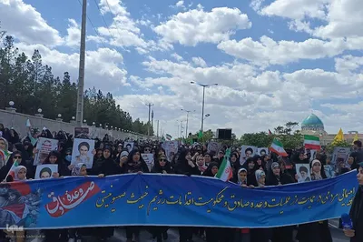 راهپیمایی نمازگزاران بیرجندی در تشکر از اقدام سپاه در وعده صادق