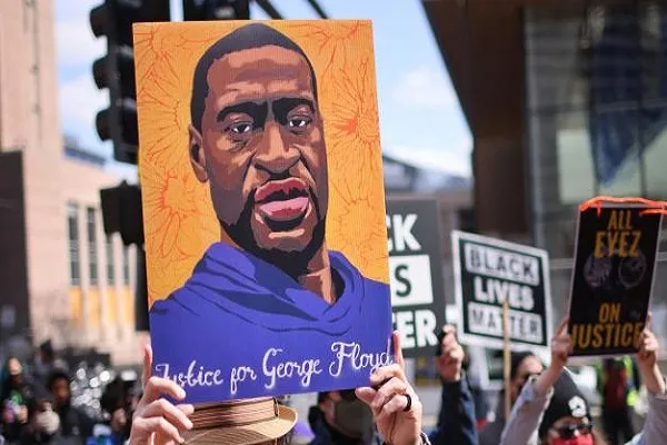 ABD’de Floyd protestocularına silah doğrultan avukat çifte af