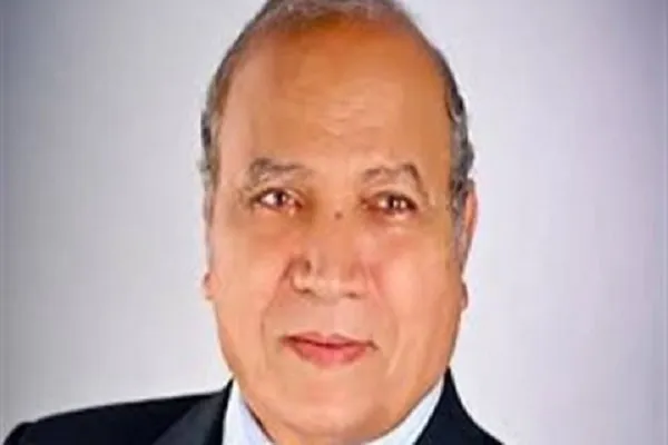 نویسنده مصری: انقلاب اسلامی ایران اولین میخ بر تابوت غرب بود