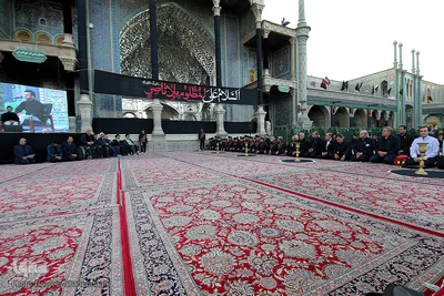 تعویض پرچم گنبد حرم مطهر کریمه اهل بیت در آغاز ماه محرم‎