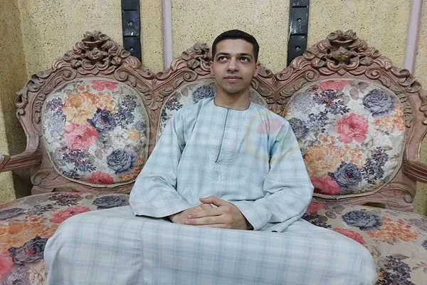 استعداد جوان مصری در تقلید صوت اساتید قاری + فیلم