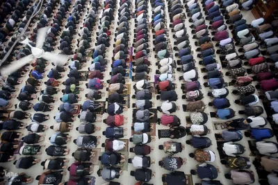 مسلمانان روزه دار در ماه مهمانی خدا