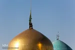 تعویض پرچم گنبد حرم امام رضا(ع)
