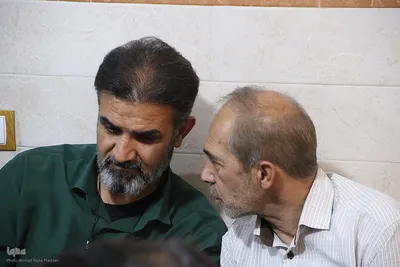 اهدا قاب مدال کنگره ملی شهدای فارس به خانواده شهیدان نبی زاده