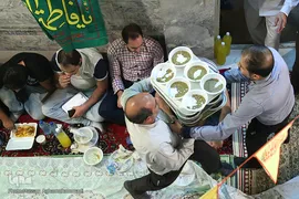 سفره افطار کریم اهل‌بیت(ع)در کوچه پس کوچه‌های جنوب تهران