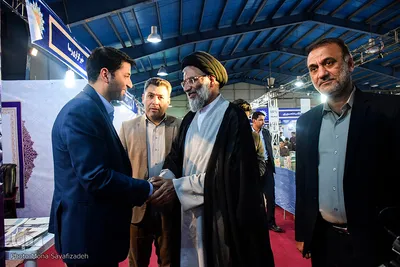 بازدید نماینده ولی فقیه در استان از نمایشگاه قرآن و عترت خوزستان