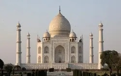 তাজমহলের রং বদল নিয়ে চিন্তিত ভারত