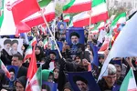 اجتماع بیعت شیرازی ها با سومین رهبر انقلاب