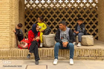 استقبال مسافران نوروزی از چهلستون اصفهان