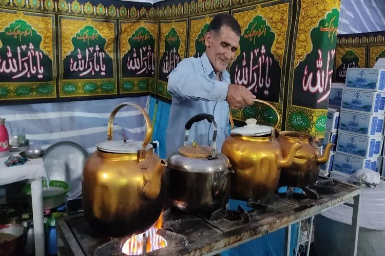 موکب نورالزهرا 11 سال متوالی به زائران حسینی در کربلا خدمت می‌کند