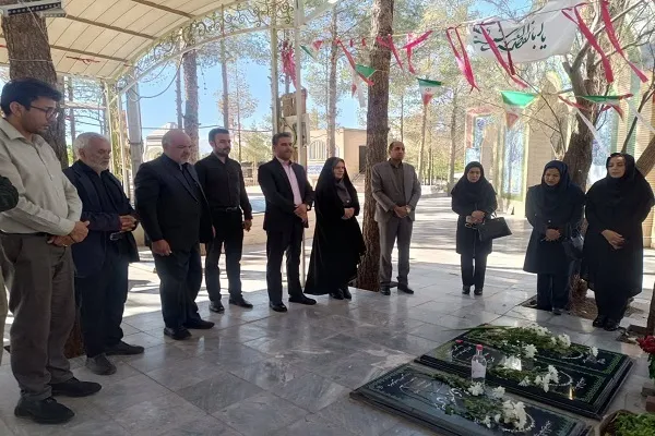جهادگران جهاددانشگاهی خراسان جنوبی با شهدا تجدید میثاق کردند