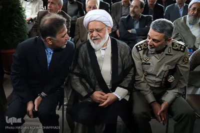 سرلشکر سید عبدالرحیم موسوی، فرمانده  ارتش و عباس آخوندی، وزیر راه و شهرسازی در مراسم تشییع پیکر مرحوم حجت الاسلام «احمد احمدی» 