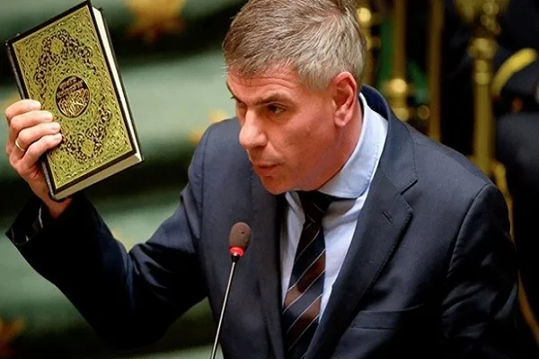 Belçika'da İslam karşıtı siyasetçiye casusluk suçlaması