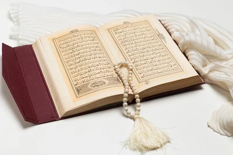 Quran əzəmətli və təriflənmiş kitabdır