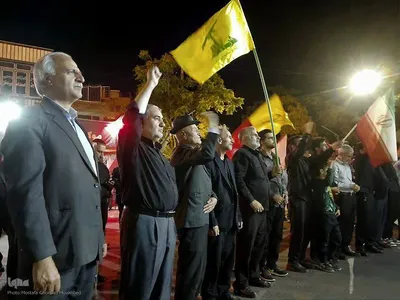 ایستاده در خیابان برای خونخواهی رهبر شهید انقلاب در اهر 