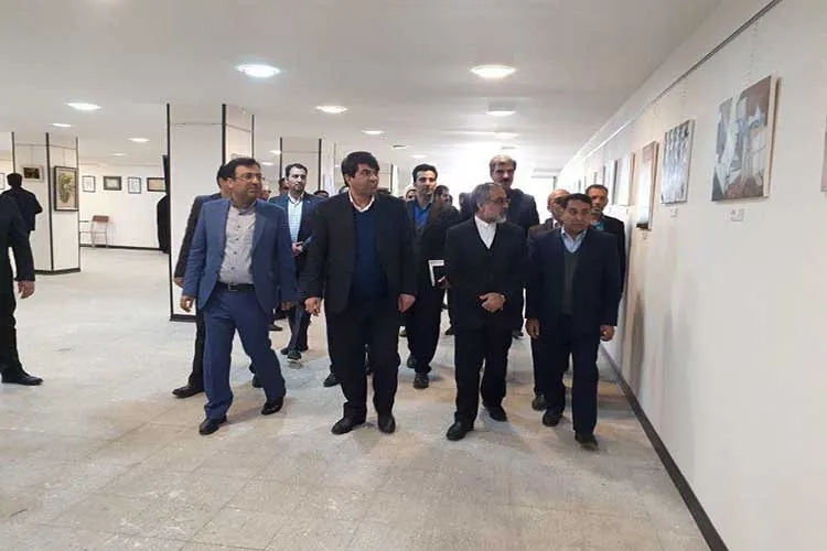 نمایشگاه آثار منتخب «تجسمی فجر» در تفت افتتاح شد