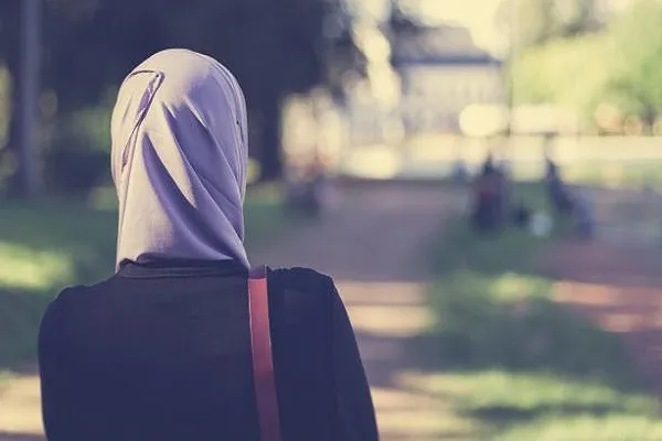 Kanada'da Müslüman öğretmenin işine başörtüsü nedeniyle son verildi