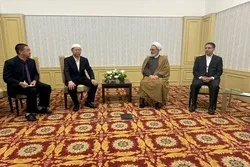 مدير الحوزات العلمية في إیران يطالب باجتناب الأحادية في العالم