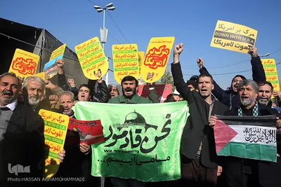 راهپیمایی نمازگزاران تهرانی در محکومیت اعلام  انتقال پایتخت رژیم صهیونیستی از «تل‌آویو» به «بیت‌المقدس» توسط رئیس جمهور آمریکا