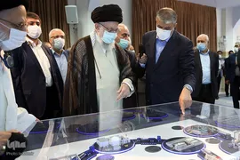 بازدید از نمایشگاه دستاوردهای صنعت هسته‌ای کشور