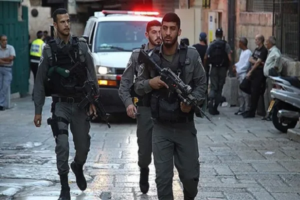 İsrail askerleri 27 Filistinliyi gözaltına aldı