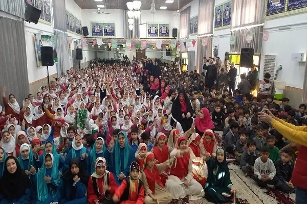 برگزاری جشن پیروزی انقلاب با حضور هزار دانش‌آموز در شهرستان بهشهر