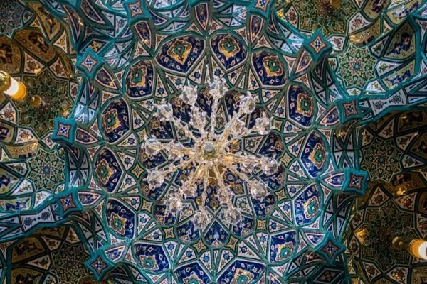عکس | نقوش اسلیمی در کاشی‌کاری‌های حرم مطهر امام حسین (ع)