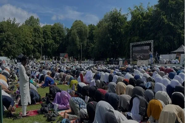 اقامه نماز عید قربان در پارک شهر «ولورهمپتون» انگلیس