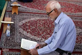 کرسی تلاوت قرآن در جوار شهدای حادثه تروریستی شاهچراغ(ع)