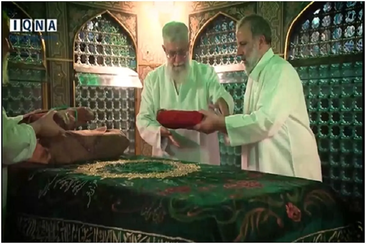 Shahidi Khadim al-Reza a lokacin bikin toshe kura na hubbaren Imam (AS)