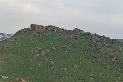 منطقه گردشگری قلعه قراجه لو در دل طبیعت بهاری اهر