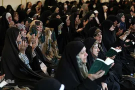 مراسم دعای کمیل زائران ایرانی در مدینه منوره