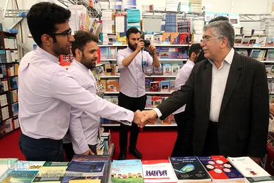  بازدید حمید رضا طیبی، رییس جهاد دانشگاهی از سی امین نمایشگاه بین المللی کتاب تهران