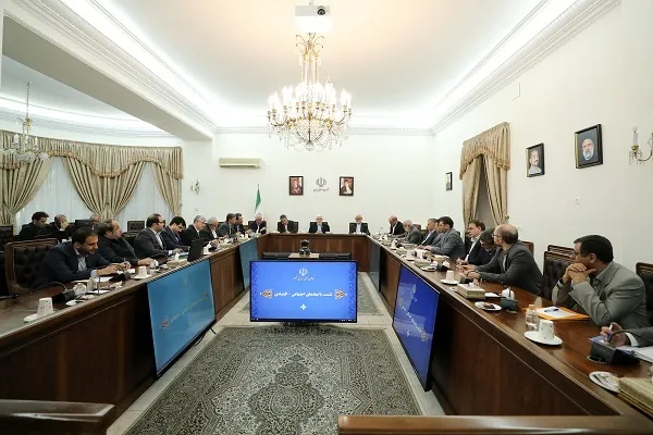 دولت از زمان روی کار آمدن با شرایط جنگی روبرو بود