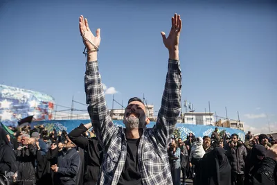 تجمع خودجوش مردم عزادار تهران در میدان انقلاب