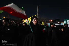 تجمع شبانه مردم در سوگ رهبر شهید