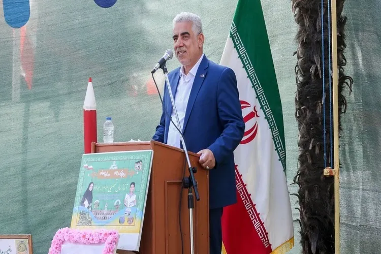 دانش‌آموزان با پشتکار از حریم قرآن و اسلام دفاع کنند