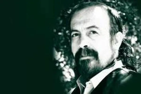 سیدحسن حسینی فردا شعرخوانی می‌کند