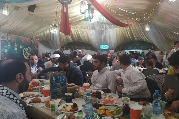 اجرای برنامه قرآنی در خیمه رمضان مسکو